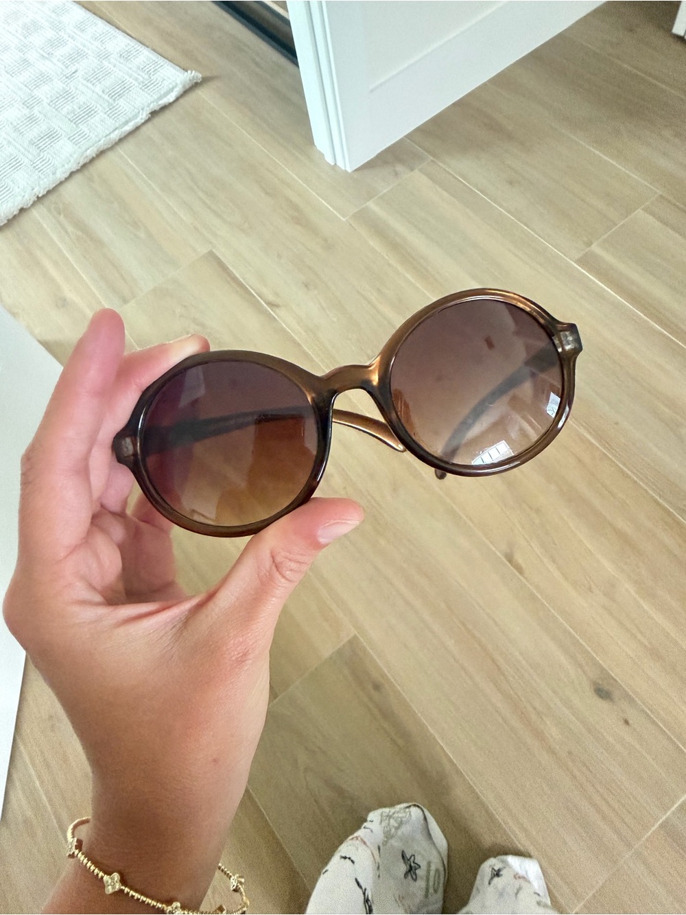 Target Round Women's Sunglasses in Brown Gradient